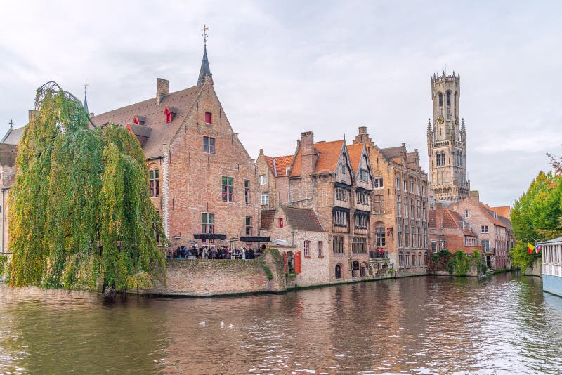 Kaj av radbandet Bruges _ royaltyfria foton Kaj av radbandet Bruges _ royaltyfria foton