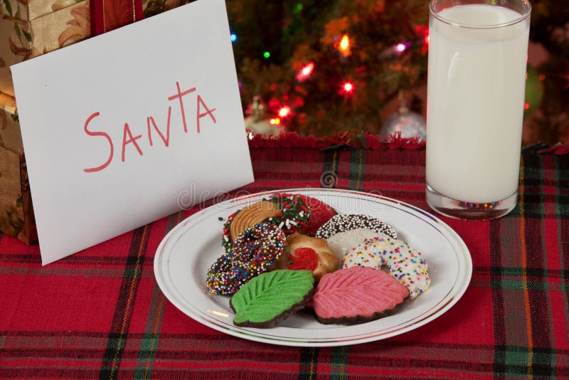 Kakor och mjölkar för Santa arkivfoto Kakor och mjölkar för Santa arkivfoto
