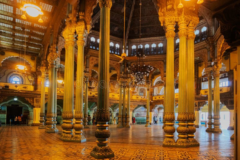 Kalayana Mantapa Pasillo, interior del palacio de Mysore, Karnataka, la India imagenes de archivo Kalayana Mantapa Pasillo, interior del palacio de Mysore, Karnataka, la India imagenes de archivo