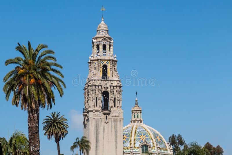 Kalifornien-Turm und Haube des Museums des Mann-Gebäudes lizenzfreies stockbild Kalifornien-Turm und Haube des Museums des Mann-Gebäudes lizenzfreies stockbild
