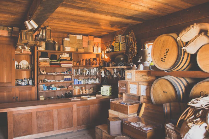 Kalifornien, USA - 17. Juni 2015: Ein alter Shop im wilden Westen in Kalifornien lizenzfreie stockfotos Kalifornien, USA - 17. Juni 2015: Ein alter Shop im wilden Westen in Kalifornien lizenzfreie stockfotos