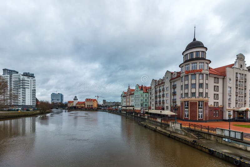 Kaliningrad, Russische Federatie - 4 Januari, 2018: Visserijdorp op de Pregolya-Rivier royalty-vrije stock fotografie Kaliningrad, Russische Federatie - 4 Januari, 2018: Visserijdorp op de Pregolya-Rivier royalty-vrije stock fotografie