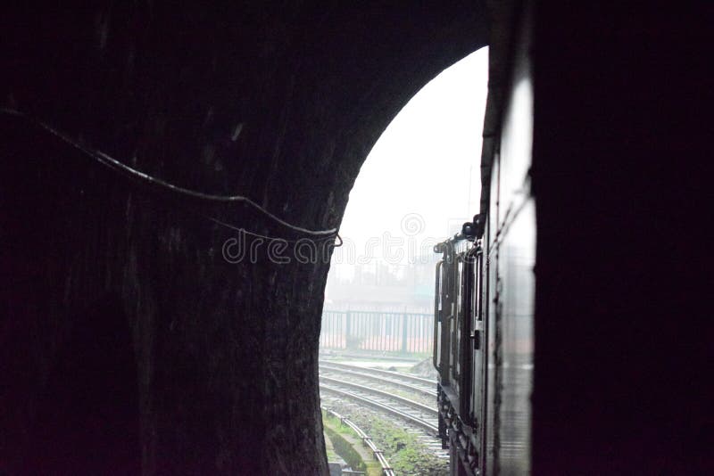 Kalka shimla da estrada de ferro de Himalyan na ?ndia