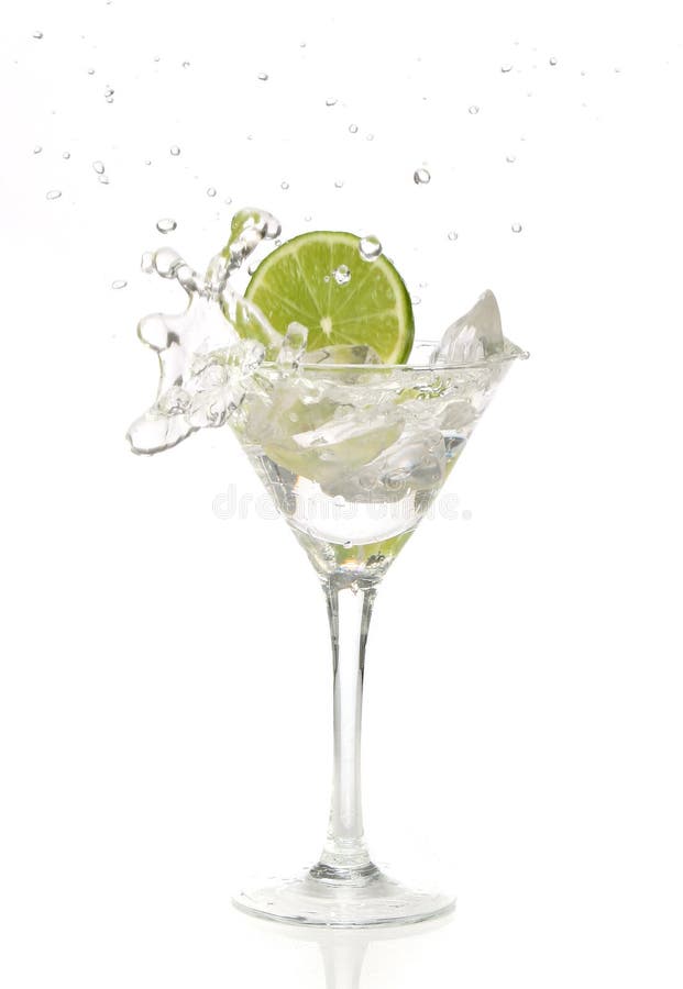 Kalken Sie das Spritzen in ein Cocktail stockfotografie Kalken Sie das Spritzen in ein Cocktail stockfotografie