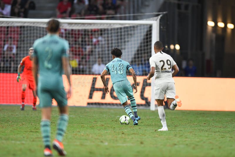 Kallang-Singapour 28 juillet 2018 : Joueur de Reiss Nelson 48 de l'arsenal i photo libre de droits Kallang-Singapour 28 juillet 2018 : Joueur de Reiss Nelson 48 de l'arsenal i photo libre de droits
