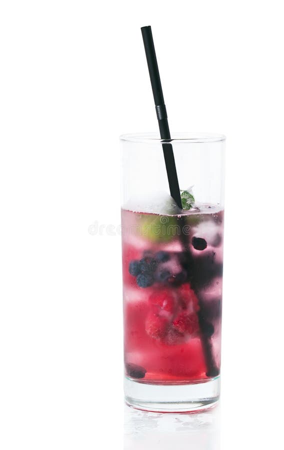 Kaltes Getränk des Sommers mit Eis und Beeren stockfotos Kaltes Getränk des Sommers mit Eis und Beeren stockfotos