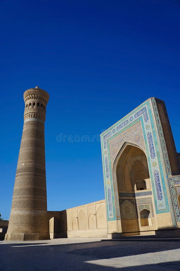 Kalyan minaret av Poi Kalyan, Bukhara, Uzbekistan royaltyfri foto Kalyan minaret av Poi Kalyan, Bukhara, Uzbekistan royaltyfri foto
