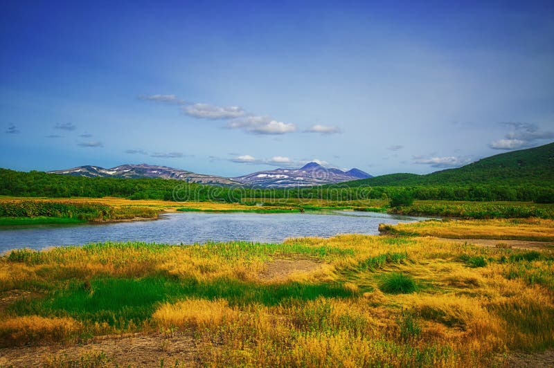 Kamchatka, πάρκο φύσης, Ρωσία Καυτά ελατήρια Khodutkinskiye στο πόδι του ηφαιστείου Priemysh στοκ εικόνες Kamchatka, πάρκο φύσης, Ρωσία Καυτά ελατήρια Khodutkinskiye στο πόδι του ηφαιστείου Priemysh στοκ εικόνες