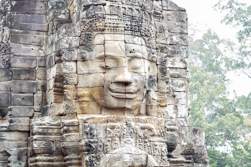 Kamienna twarzy ruina antyczna buddyjska świątynia Bayon w Angkor Wat kompleksie, Kambodża starożytna architektury