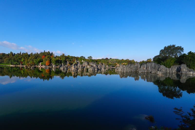 Kamienny las w Yunnan To jest wapnia formacje lokalizowa? w Shilin krasu terenie, Yunnan, Chiny zdjęcia stock Kamienny las w Yunnan To jest wapnia formacje lokalizowa? w Shilin krasu terenie, Yunnan, Chiny zdjęcia stock
