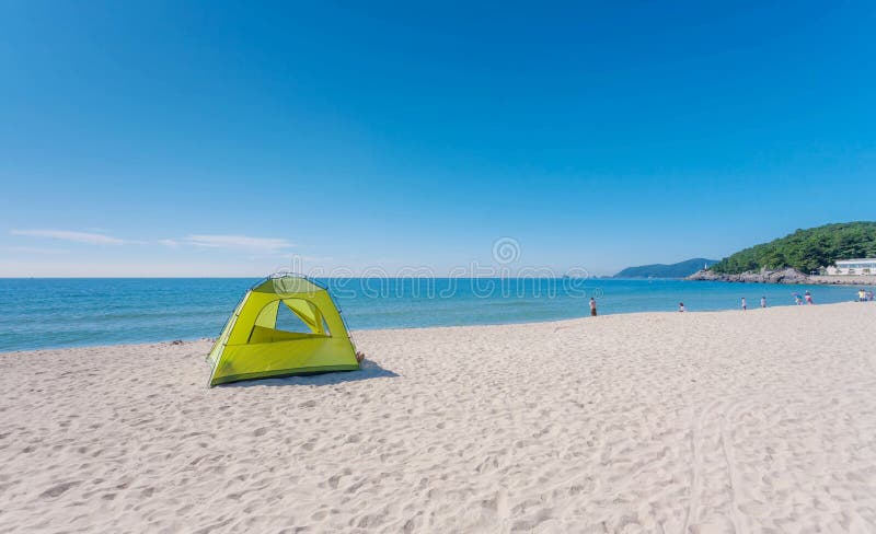 Kampieren auf dem Strand lizenzfreies stockfoto Kampieren auf dem Strand lizenzfreies stockfoto