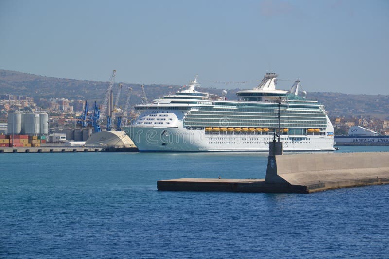 Kanal von Civitavecchia - Italien lizenzfreie stockfotos Kanal von Civitavecchia - Italien lizenzfreie stockfotos