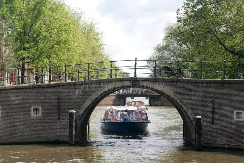 Kanałowe Amsterdam łodzie