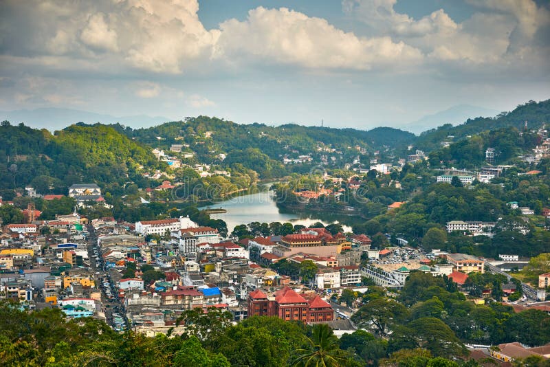 Kandy-Stadt in Sri Lanka stockbild. Bild von gebäude - 84709437