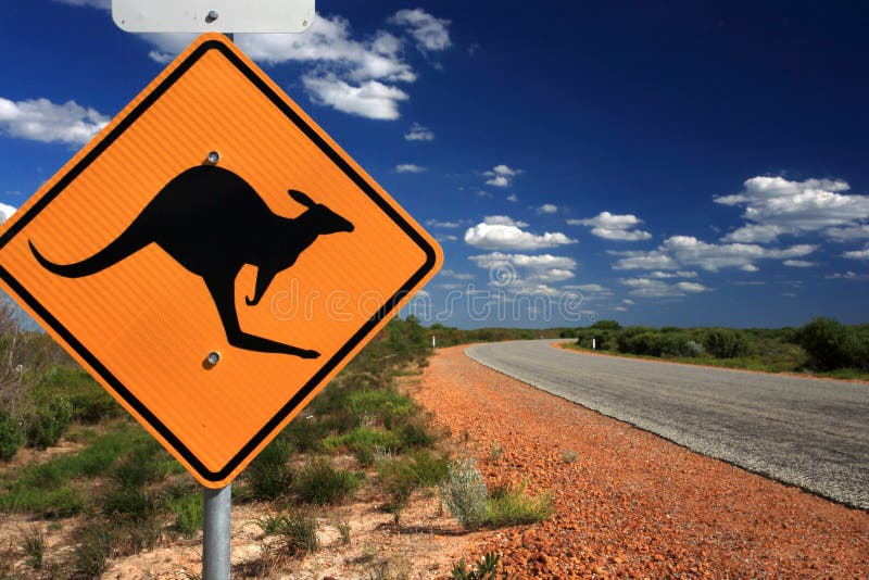 Canguro segnale di avvertimento di una strada in Australia Occidentale.