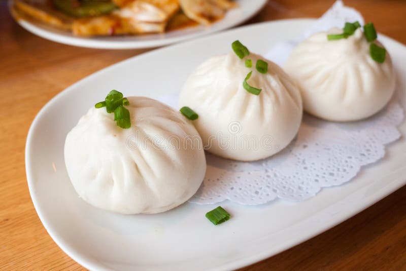 Kantonees gebraden het varkensvleesbroodje van het voedseldim sum Pan royalty-vrije stock foto Kantonees gebraden het varkensvleesbroodje van het voedseldim sum Pan royalty-vrije stock foto