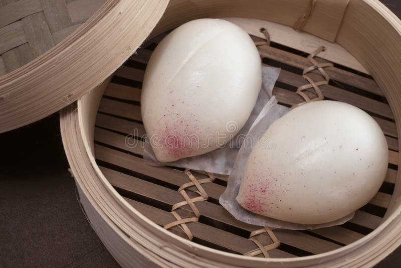 Kantonese gestoomde broodjes met lotuszaadpasta stock fotografie