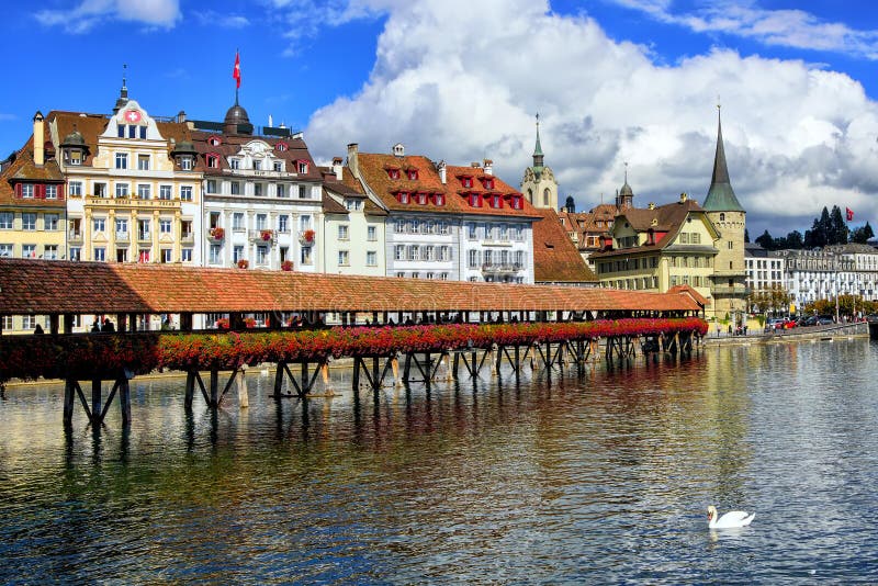 Kaplica most w starym miasteczku lucerna, Szwajcaria obrazy stock Kaplica most w starym miasteczku lucerna, Szwajcaria obrazy stock