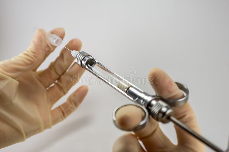 Kapsułki do znieczulenia stomatologicznego i strzykawki artykulina prokaina lidokaina mepiwakaina w ręku, wybierając lek znieczula