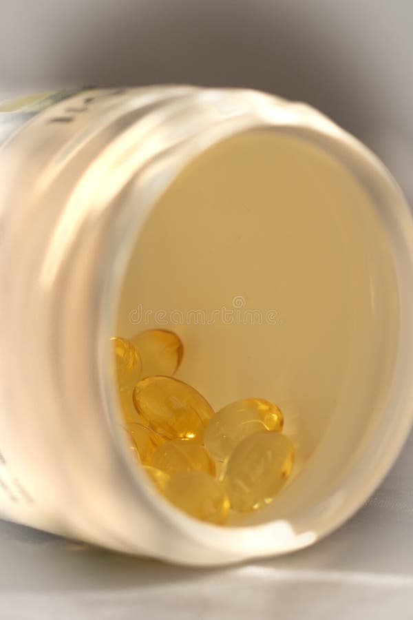 Kapsułki elastycznej żelatyny stosowane w produkcji farmaceutycznej do przechowywania oleistych suplementów leczniczych i odżywcz