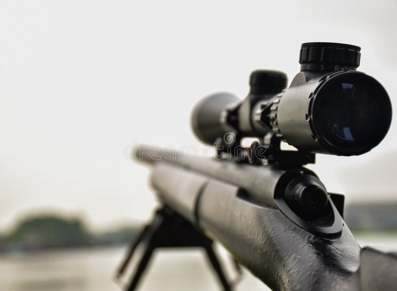 Karabin z bipod i zakresem obrazy royalty free Karabin z bipod i zakresem obrazy royalty free