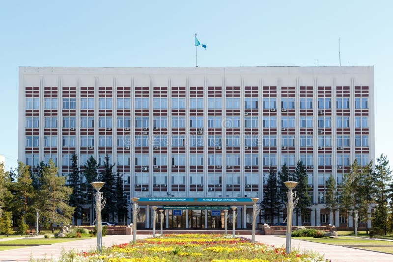 Karaganda, Kazakhstan - 1er septembre 2016 : Akimat de Karaganda photos stock Karaganda, Kazakhstan - 1er septembre 2016 : Akimat de Karaganda photos stock