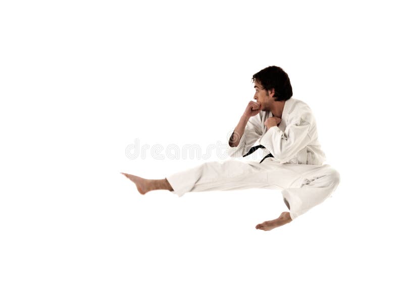 Karate πετώντας νέος αρσενικός μαχητής λακτίσματος που απομονώνεται στοκ φωτογραφία