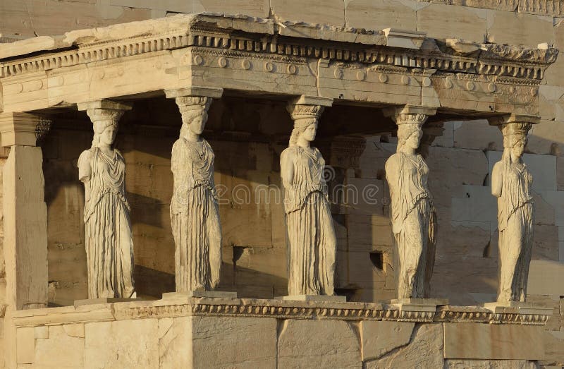 Kariatiden Erechteion, Parthenon op de Akropolis in Athene royalty-vrije stock afbeeldingen Kariatiden Erechteion, Parthenon op de Akropolis in Athene royalty-vrije stock afbeeldingen