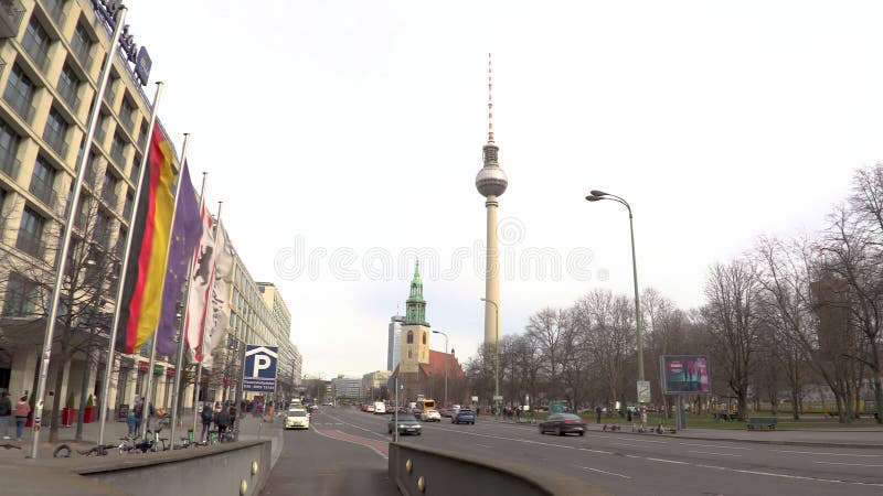 Karl liebknecht strasse mot berliner fernsehturm-tv-tornberlin-germånga