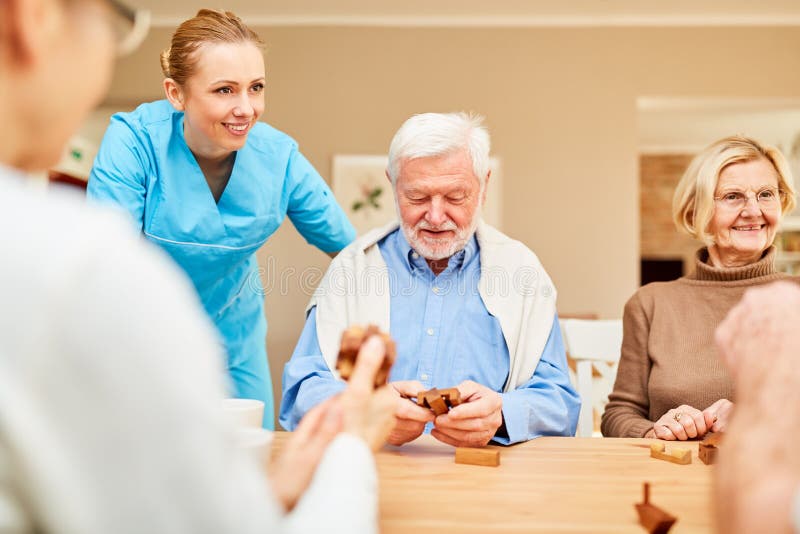 Karmiąca domowa opieka dla seniorów z demencją