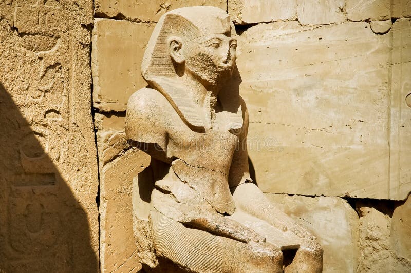 Karnak ramses statuy świątynia
