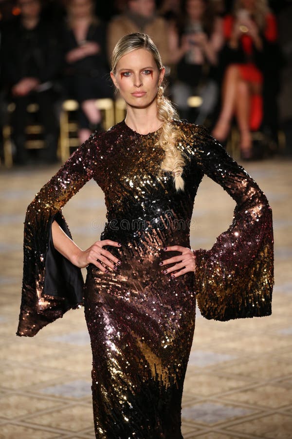 Karolina Kurkova Walks The Runway For The Christian Siriano Collection ...