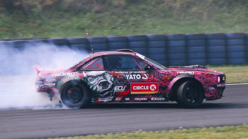 Karolina Pilarczyk prowadząca Nissan Silvia S14 Supercharge LSX 376 podczas Drift Kings International Series fotografia stock Karolina Pilarczyk prowadząca Nissan Silvia S14 Supercharge LSX 376 podczas Drift Kings International Series fotografia stock