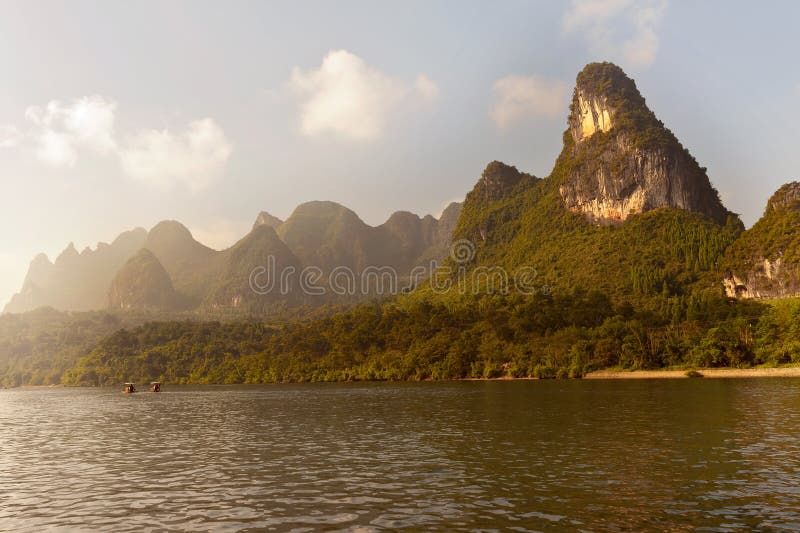 Karst mountains along the Li river near Yangshuo, Guangxi province, China royalty free stock photography Karst mountains along the Li river near Yangshuo, Guangxi province, China royalty free stock photography