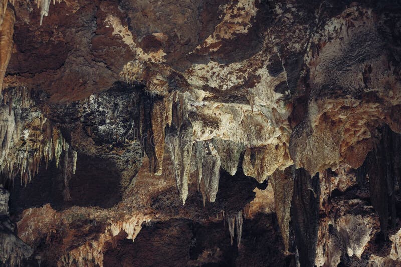 Karstgrotta med stalaktit och stalagmit i Luray Caverns Luray Virginia royaltyfri bild Karstgrotta med stalaktit och stalagmit i Luray Caverns Luray Virginia royaltyfri bild