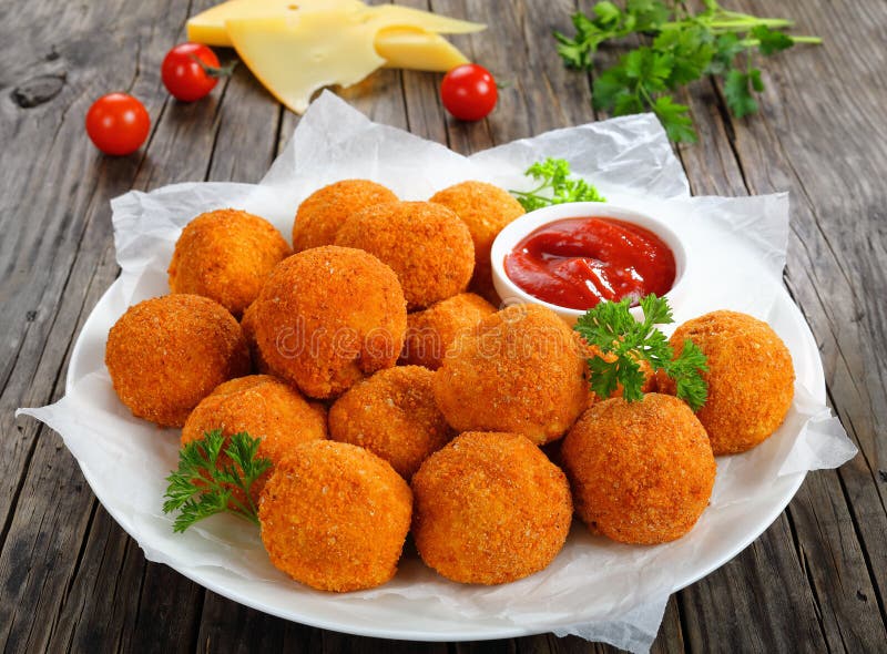 Kartoffelkroketten Mit Ketschup Auf Platte Stockfoto - Bild von schnell ...