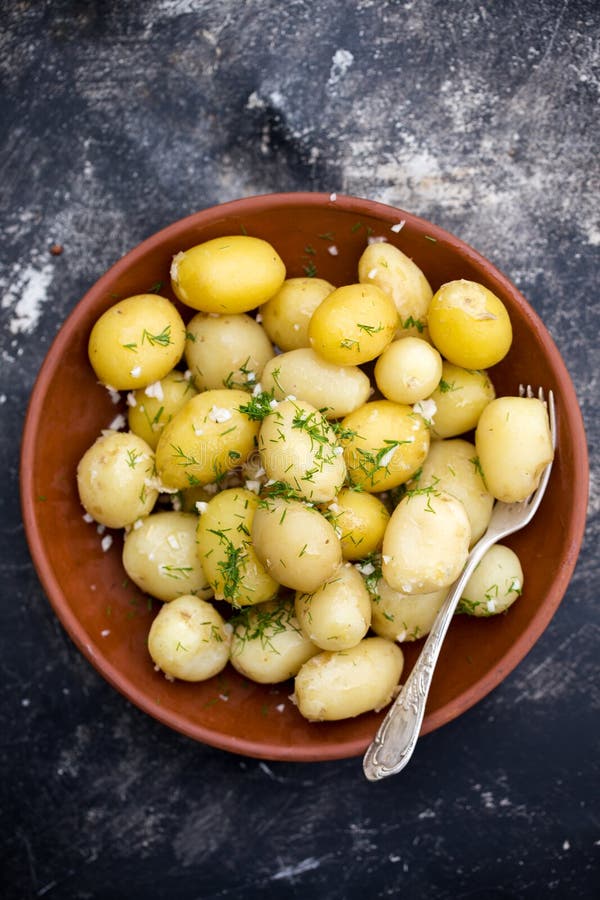 Gekochte Kartoffeln Mit Pilzen Stockfoto Bild von pilzen, kartoffeln