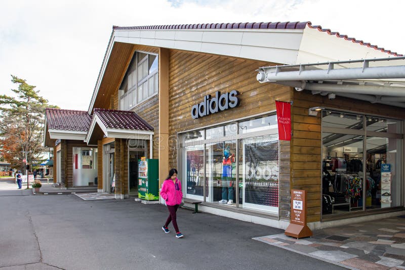 adidas outlet montreal