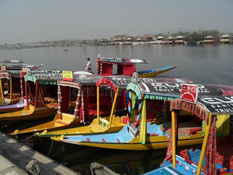 kashmir taxis vatten arkivfoton kashmir taxis vatten arkivfoton
