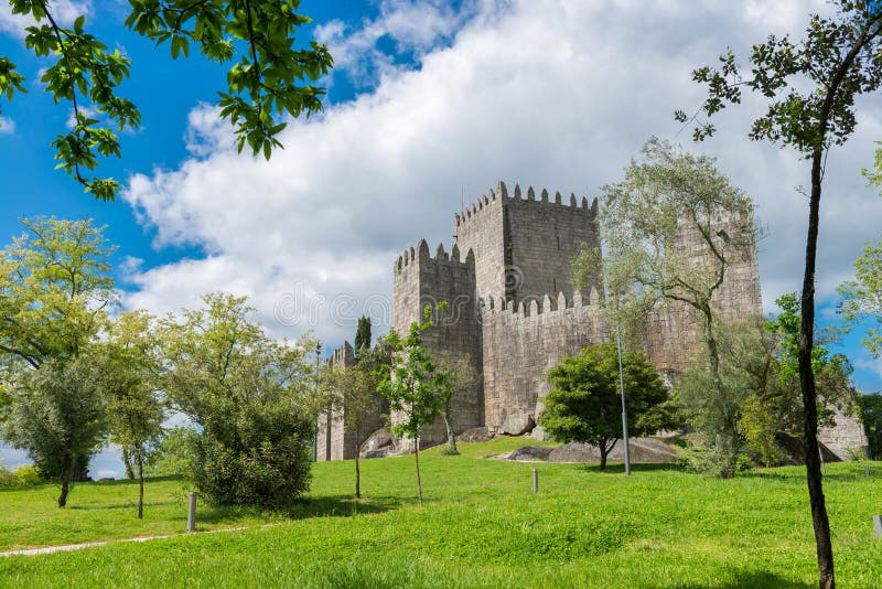 Kasteel in Guimaraes, noordelijk van Portugal stock foto's Kasteel in Guimaraes, noordelijk van Portugal stock foto's