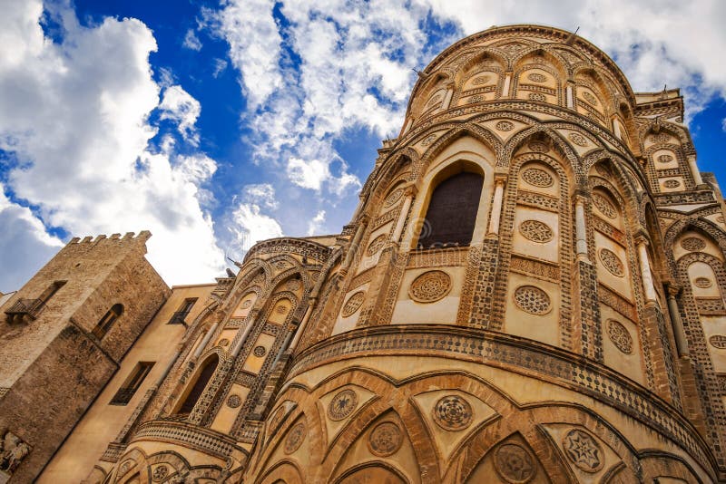 Kathedraal van Monreale of duomo in Palermo, Sicilië stock afbeeldingen Kathedraal van Monreale of duomo in Palermo, Sicilië stock afbeeldingen