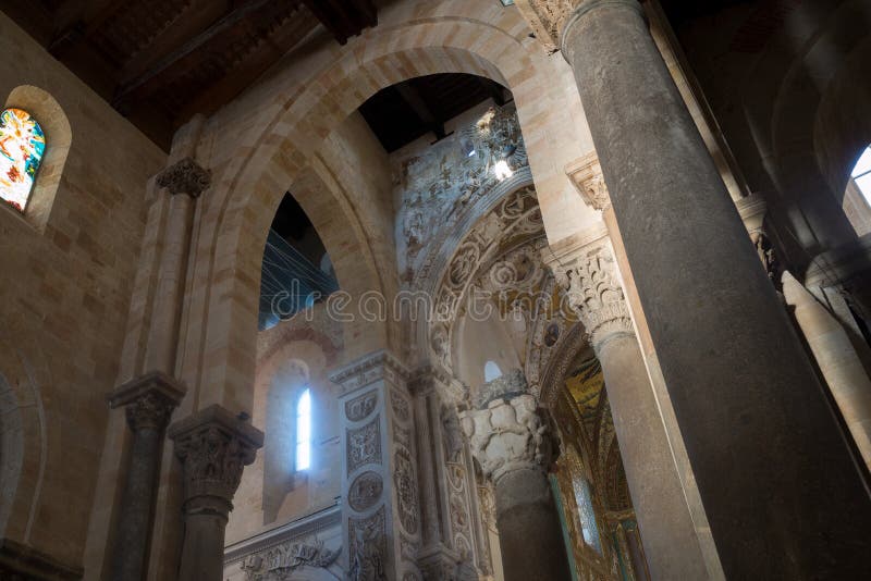 Kathedraalbasiliek van Cefalu, Sicilië Italië stock fotografie Kathedraalbasiliek van Cefalu, Sicilië Italië stock fotografie