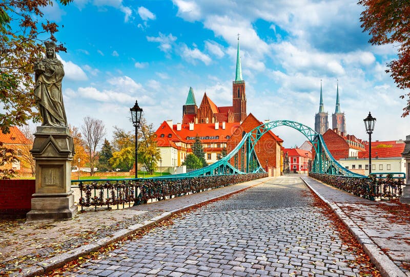 Kathedralen-Insel in der Grünbrücke Breslaus Polen lizenzfreies stockfoto Kathedralen-Insel in der Grünbrücke Breslaus Polen lizenzfreies stockfoto