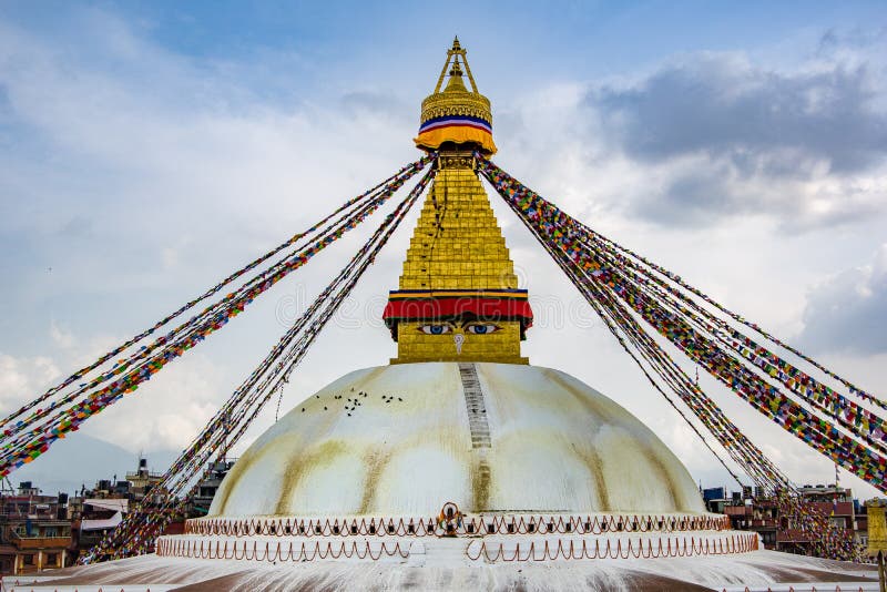 Kathmandu, Nepal maggio, 2 2018 Vista frontale del paesaggio di Boudhanath Stupa immagine stock Kathmandu, Nepal maggio, 2 2018 Vista frontale del paesaggio di Boudhanath Stupa immagine stock