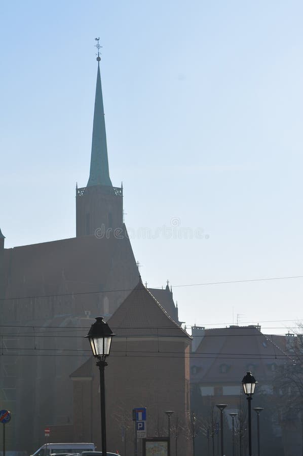 Katolicki holly krzyża kościół w Ostrow Tusmki w Wrocławskim, Polska Maszeruje 2018 KoÅ› ciÃ ³ Å ‚Rzymskokatolicki pw ÅšwiÄ™tego