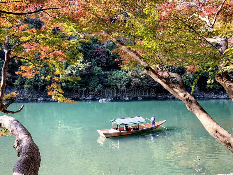 river boat tour in arashiyama