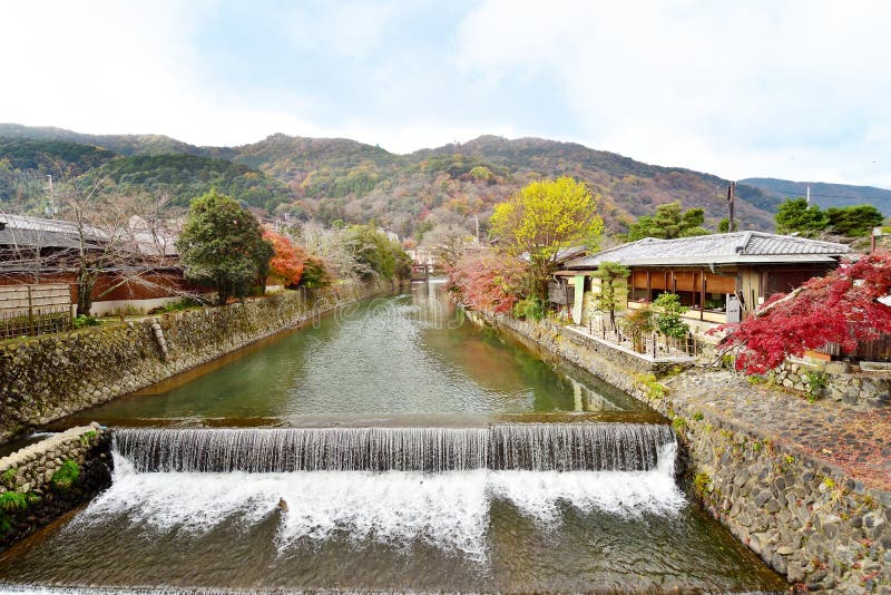 Katsura River na área de Arashiyama de Kyoto foto de stock royalty free Katsura River na área de Arashiyama de Kyoto foto de stock royalty free