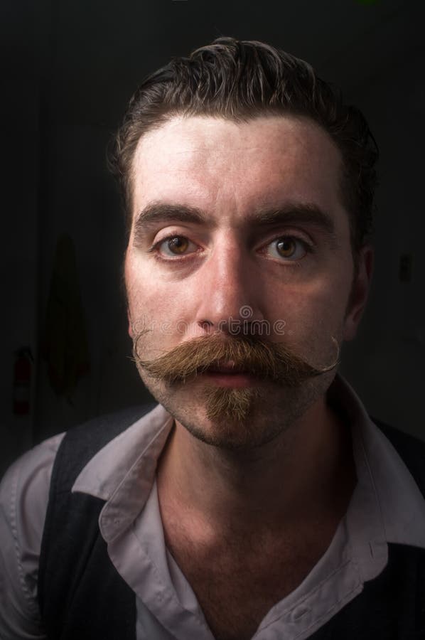 Kaukaski mężczyzna Handlebar wąsy zdjęcie stock Kaukaski mężczyzna Handlebar wąsy zdjęcie stock