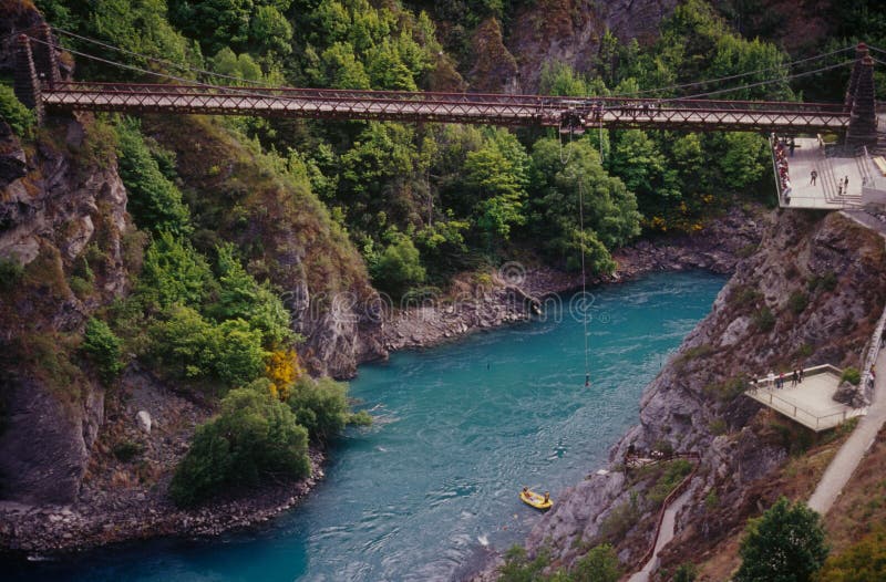 Ponte è un sul mondi il primo salto.