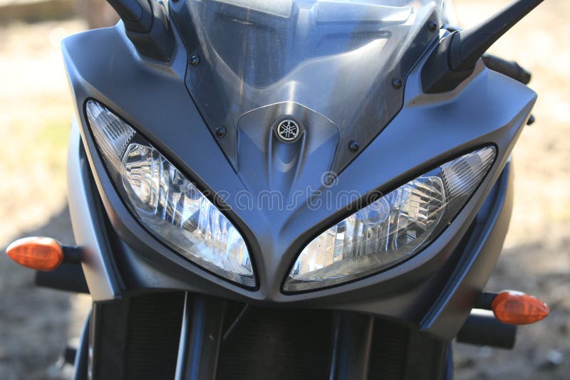 Kawasaki motocykl Frontowy fairing z reflektorami i zwrotów sygnałami obrazy royalty free Kawasaki motocykl Frontowy fairing z reflektorami i zwrotów sygnałami obrazy royalty free